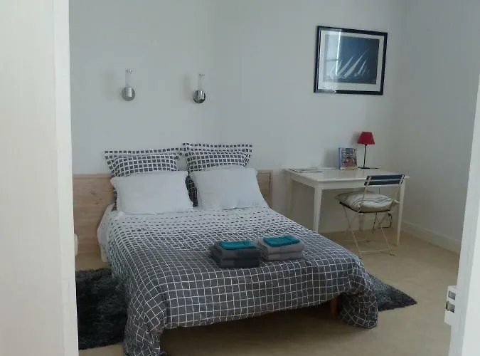 à Pied - Grand Lumineux - Ménage Et Linge Non Compris